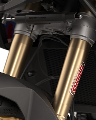 The F 900 GS from BMW Motorrad with Enduro Pro package, including sports suspension.