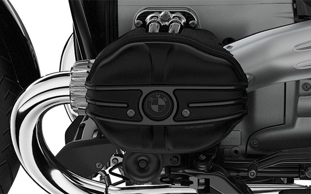 2-Tone-Black cylinder head covers.