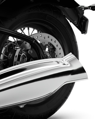 The long fishtail rear silencer also emphasises the cruiser silhouette.