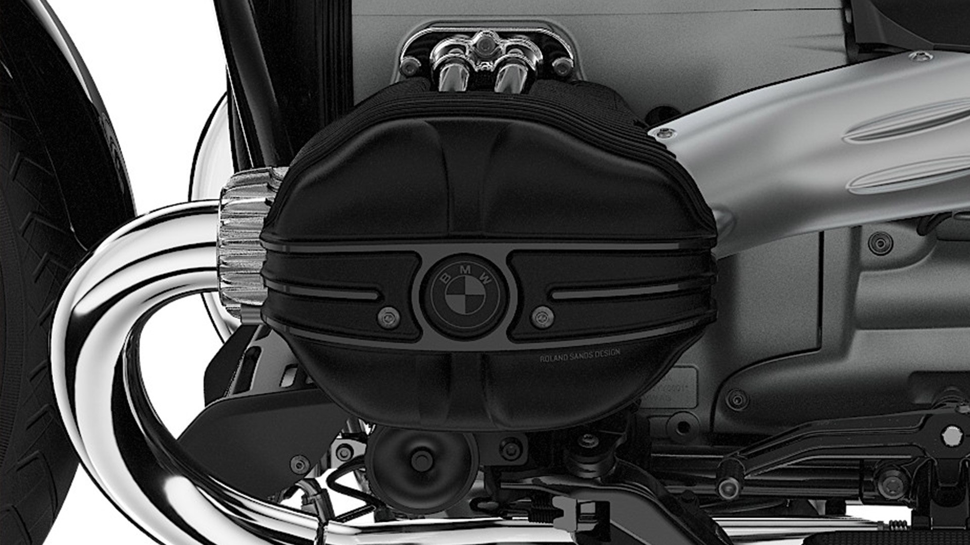 2-Tone-Black cylinder head covers.