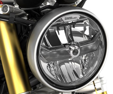 We see the dual-flow exhaust system of the R nineT.