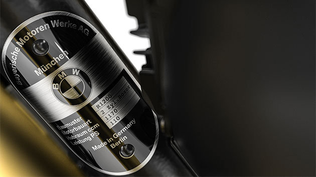 We see the two-cylinder boxer engine of the R nineT.