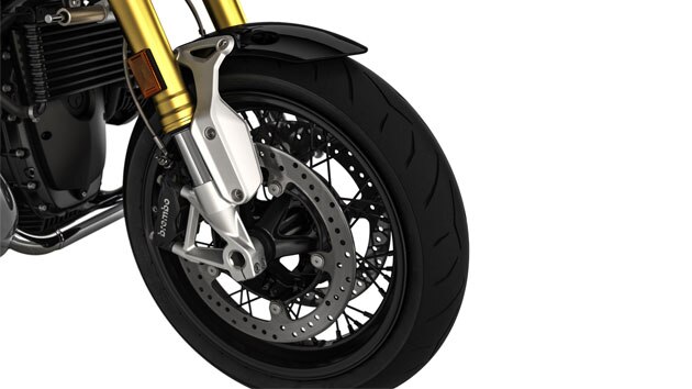 We see the LED headlights of the R nineT.