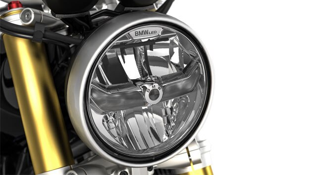 We see the dual-flow exhaust system of the R nineT.