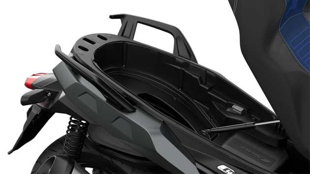 We see the open Flexcase storage compartment of the C 400 X.